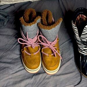 Both boots never worn perfect for winter and rainBoth will fit a 9 1/2 or nine.